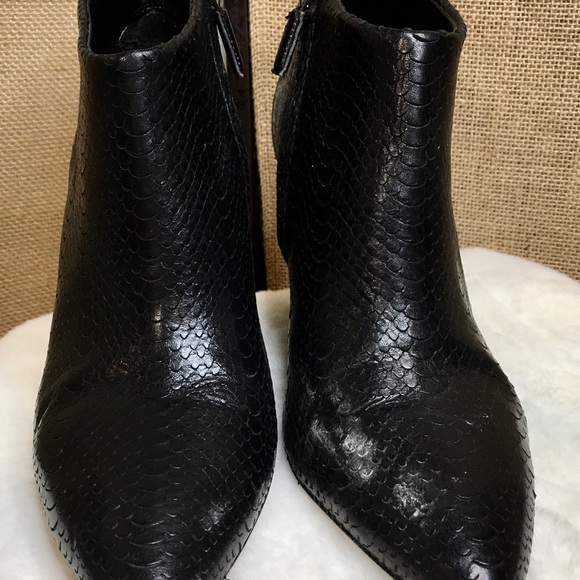 “BCBG-MAXAZRIA” WOMENS VADANS BLACK LEATHER SNAKE PRINT ZIPPER ANKLE BOOTS – 8 1 - Picture 12 of 12